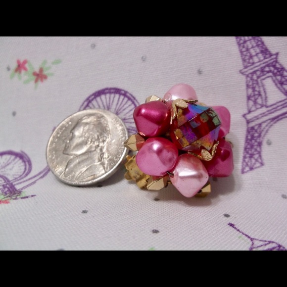 Vintage 60’s Cluster Clip On Earrings - Picture 5 of 8